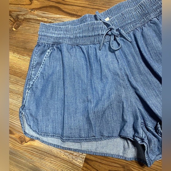 4/$16 Hollister Shorts - Picture 2 of 7